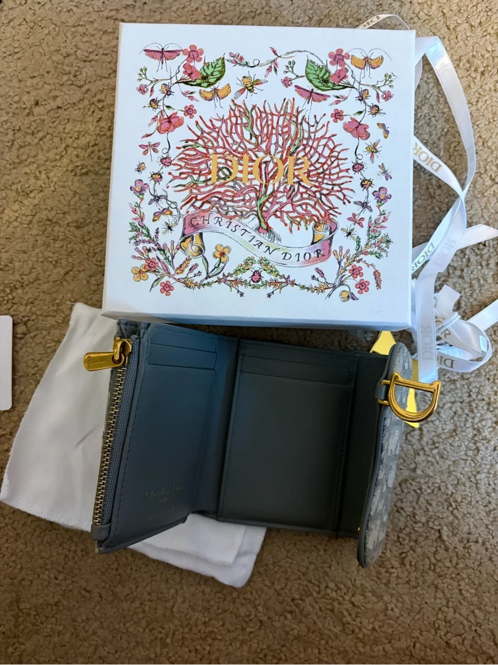 Dior compact trifold